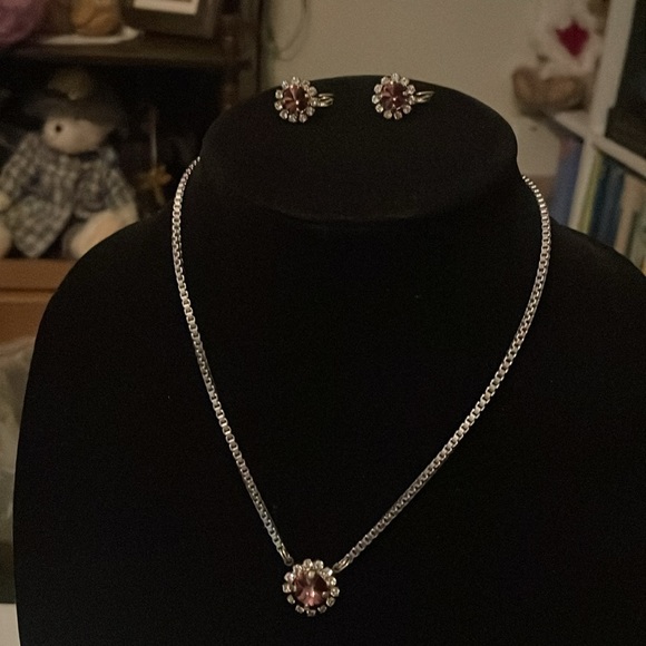 Sabika Necklace and Earrings - Picture 6 of 6